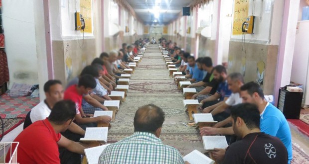 مددجویان ندامتگاه تهران قرآن را به زبان انگلیسی حفظ می‌کنند