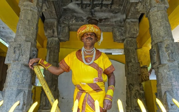 من یک مجسمه هستم!