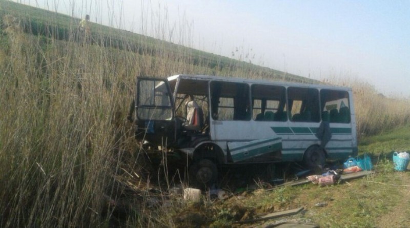 مصدوم شدن 14 نفر با واژگونی مینی بوس در جاده مغان