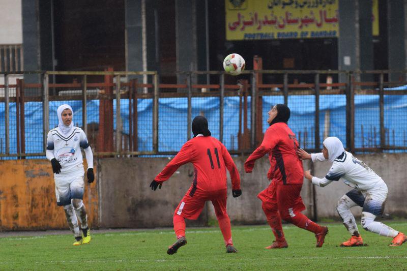 پیروزی نمایندگان استان کرمان در لیگ برتر فوتبال کشور پیروزی نمایندگان استان کرمان در لیگ برتر فوتبال کشور