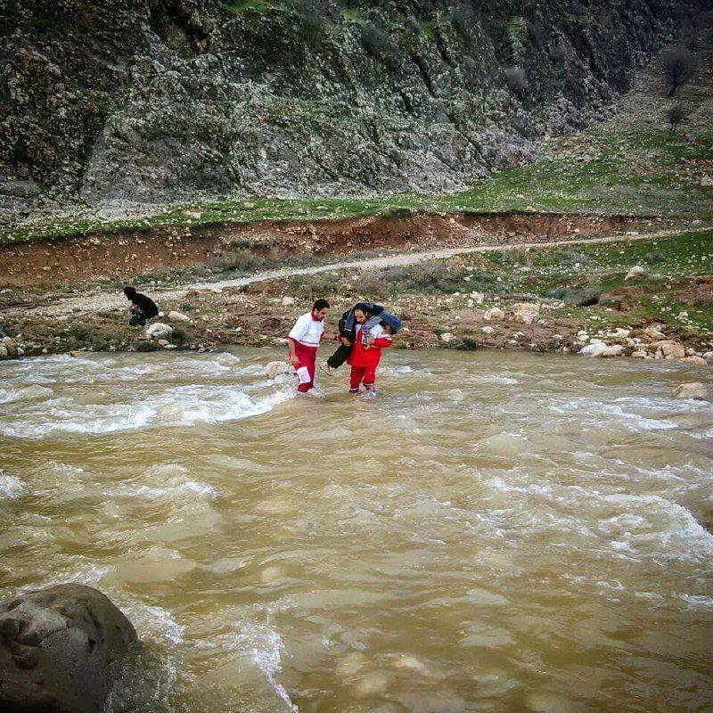 انجام عملیات برای نجات مصدومان روستای تنگه منصور