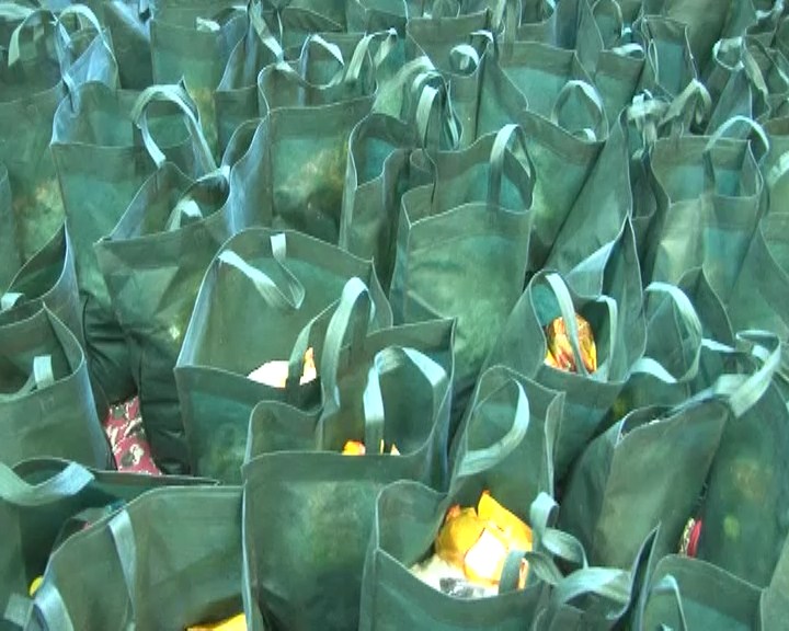 توزیع 240 بسته سبد کالا بین خانوارهای تحت پوشش انجمن حمایت از خانواده زندانیان توزیع 240 بسته سبد کالا بین خانوارهای تحت پوشش انجمن حمایت از خانواده زندانیان