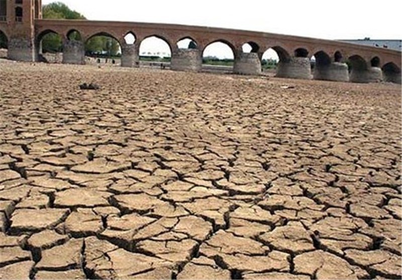 اجرای قانون تنها راه حل بحران آب زاینده رود