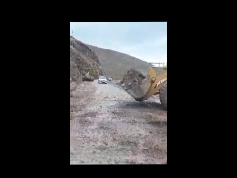 بسته شدن محور ارتباطی قلعه چای عجب شیر