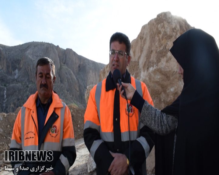 ریزش کوه در محور ارتباطی اردل به دوازده امام + فیلم