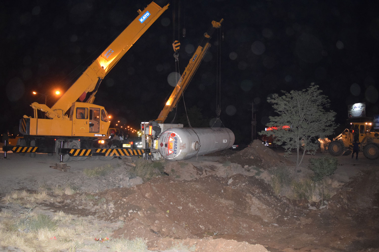 واژگونی یک دستگاه تانکر تریلر گاز مایع در نیشابور واژگونی یک دستگاه تانکر تریلر گاز مایع در نیشابور