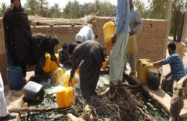 روستای جعفراباد چراغ اباد با ۹۰۰ نفر جمعیت اب اشامیدنی بهداشتی ندارد