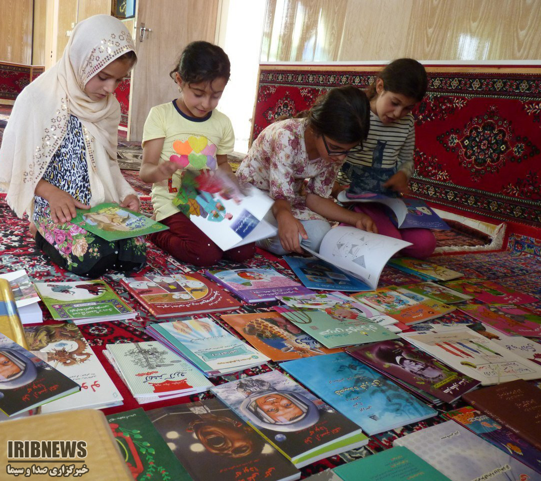 اهدای ۸۰۰ جلد کتاب به دانش آموزان مهابادی اهدای ۸۰۰ جلد کتاب به دانش آموزان مهابادی