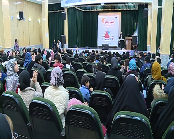 جشن یلدا ویژه کودکان کار در اراک جشن یلدا ویژه کودکان کار در اراک