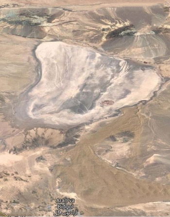 سفره سپید گسترده خدادادی اما نمکدان ها خالی سفره سپید گسترده خدادادی اما نمکدان ها خالی