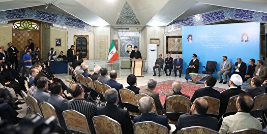 دیدار جمعی از اصحاب فرهنگ و هنر آذربایجان شرقی با رئیس جمهور