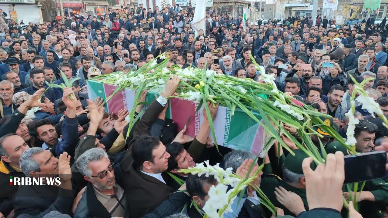 عطر «شهید گمنام» چهاربرج را معطر کرد عطر «شهید گمنام» چهاربرج را معطر کرد