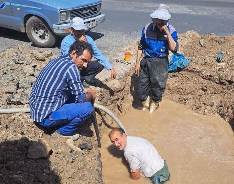 رفع اتفاق لوله ۲۰۰ آزبست سیمانی در مسیر سوگل تپه شهرستان میاندوآب