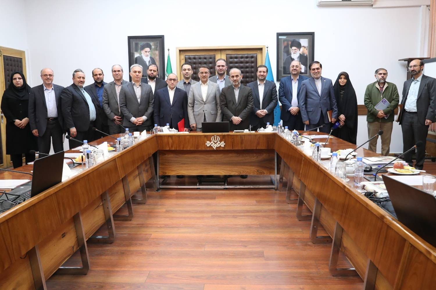 نقش تعیین کننده نیروی انسانی در ستاد و صف نقش تعیین کننده نیروی انسانی در ستاد و صف