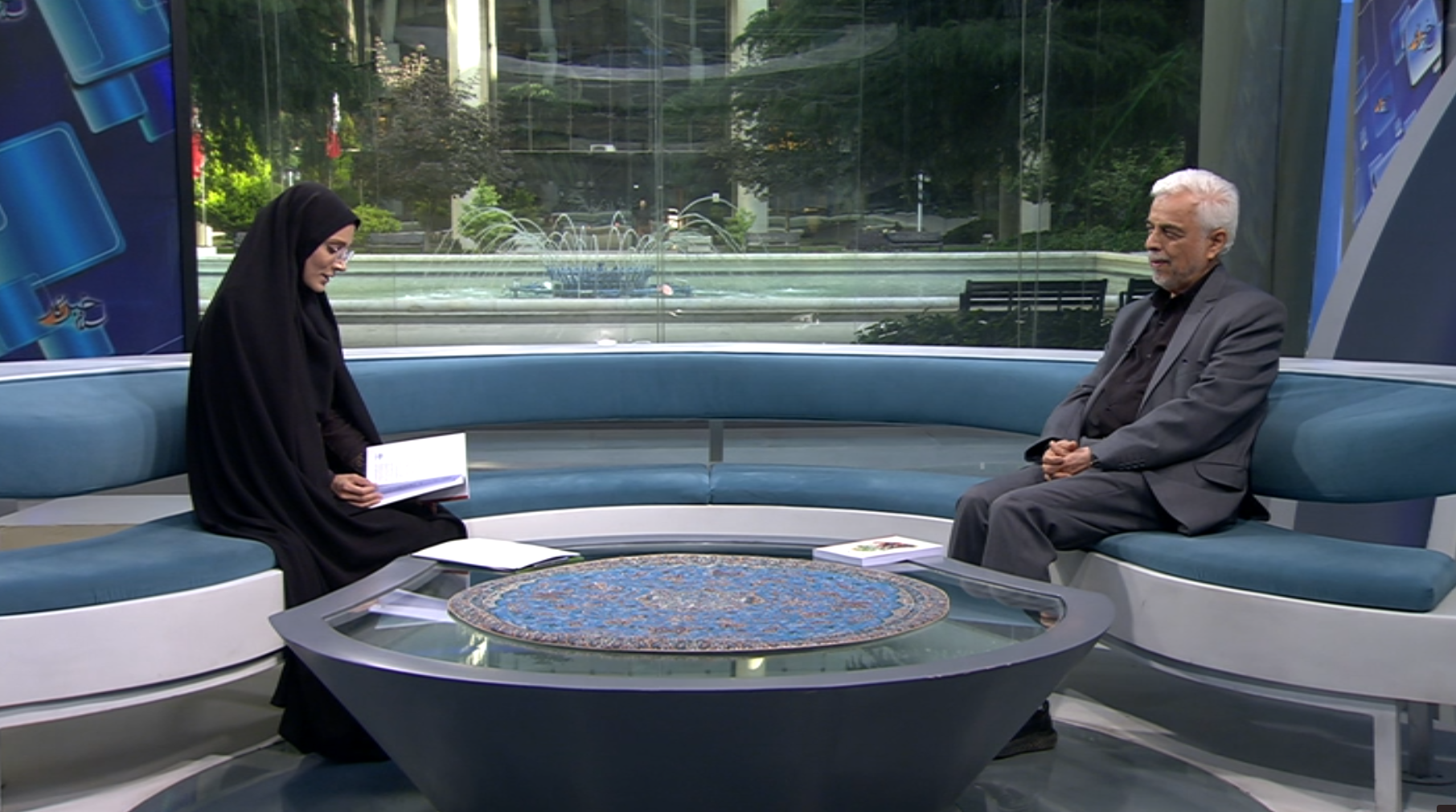 رونمایی از کتاب «خانواده در تندباد»