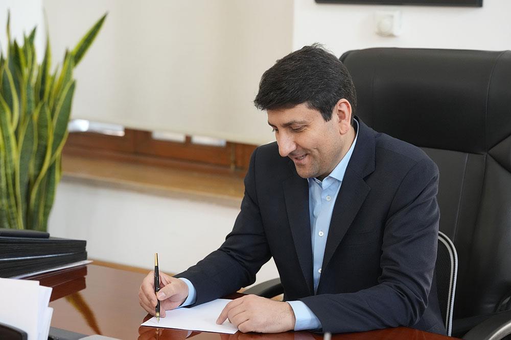 قدردان شرافت و شهامت تمامی اهالی خبر و نظر هستیم