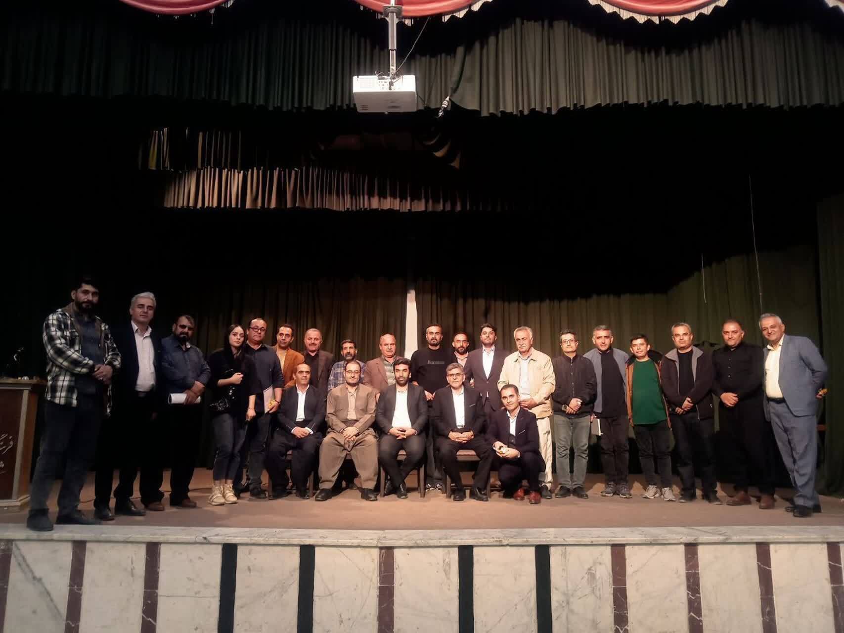 تاکید سرپرست فرمانداری اشنویه بر حمایت از هنرمندان تاکید سرپرست فرمانداری اشنویه بر حمایت از هنرمندان