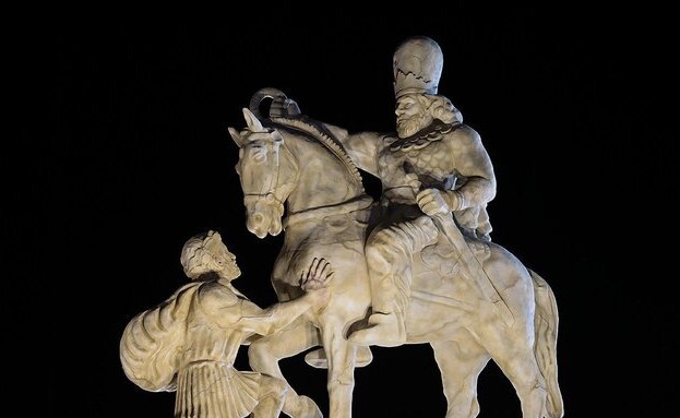 نصب مجسمه «والرین» در ورودی فرودگاه مهرآباد نصب مجسمه «والرین» در ورودی فرودگاه مهرآباد