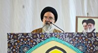 خطیب جمعه تهران: مذاکره با آمریکا سادهلوحی سیاسی است