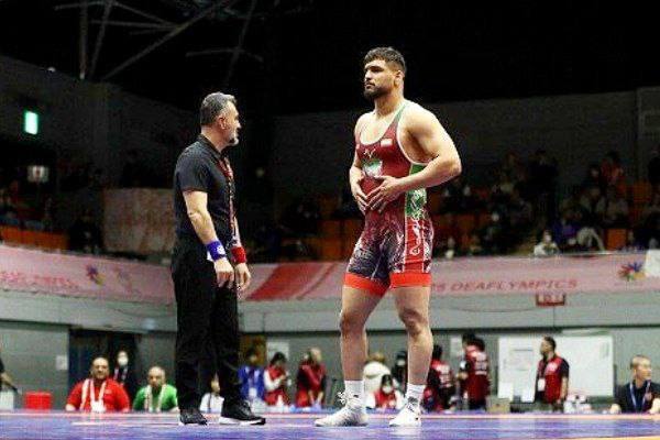 قمرپور در کشتی آزاد فینالیست شد 