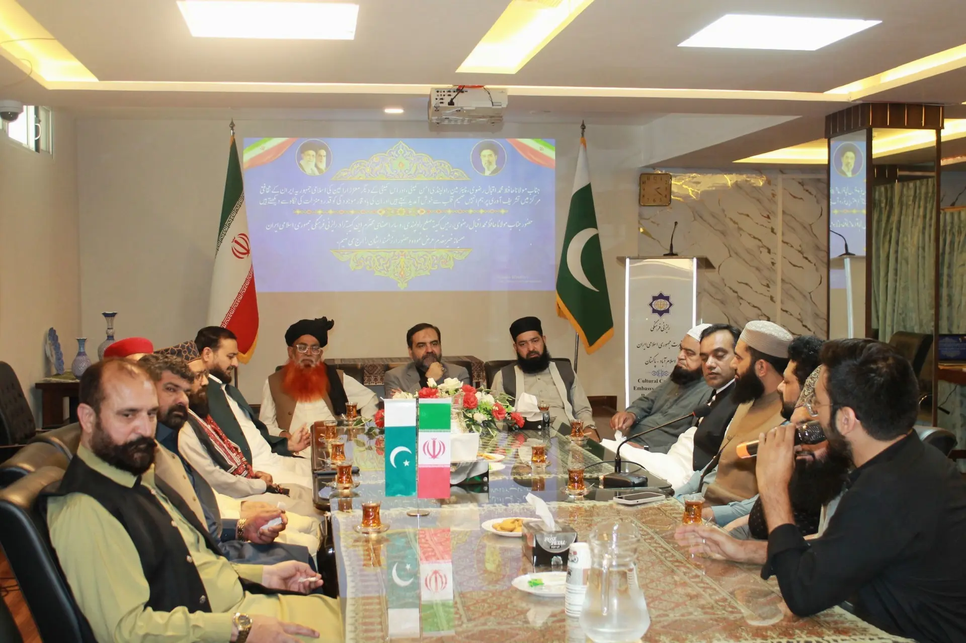 کامیابی ایران کام امت اسلام را شیرین کرد کامیابی ایران کام امت اسلام را شیرین کرد
